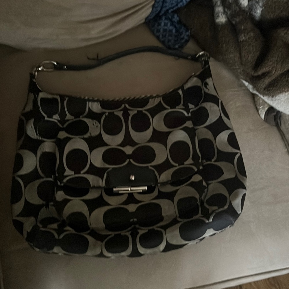 Coach shoulder bag no longer need it